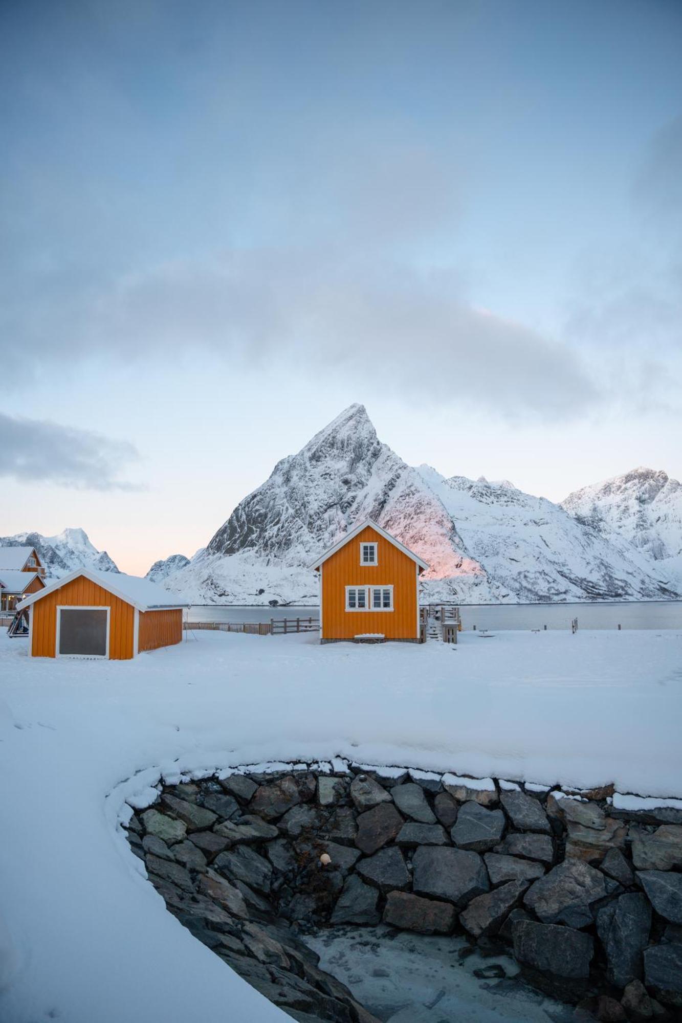 The Famous Yellow House Reine Exterior foto