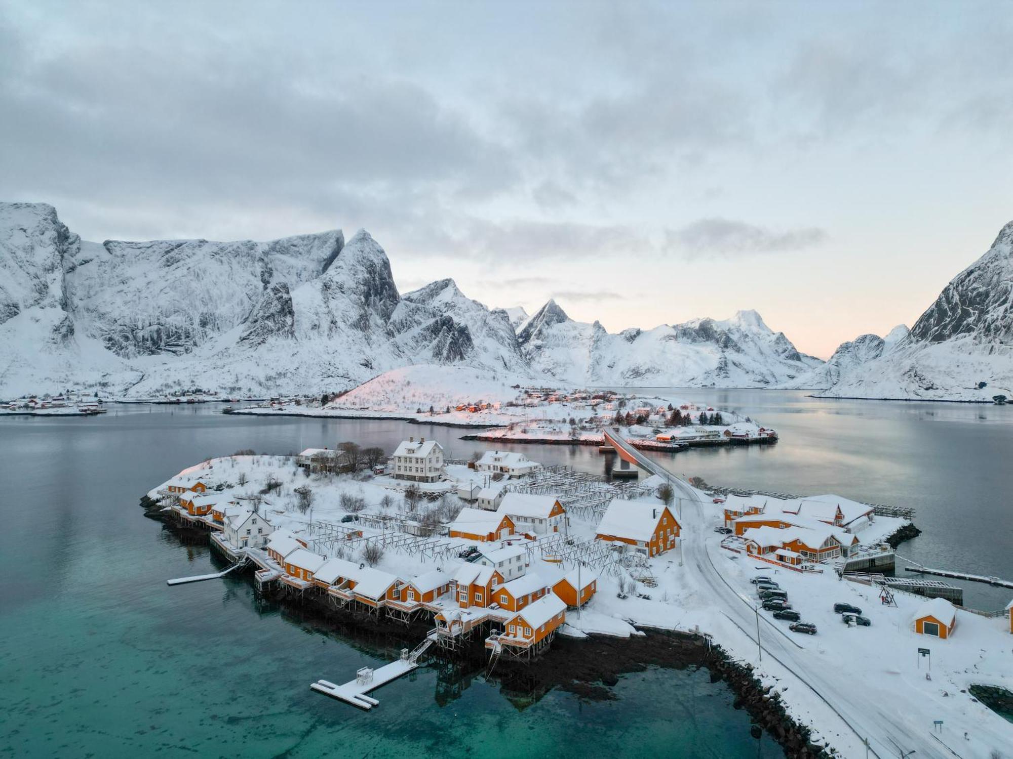 The Famous Yellow House Reine Exterior foto