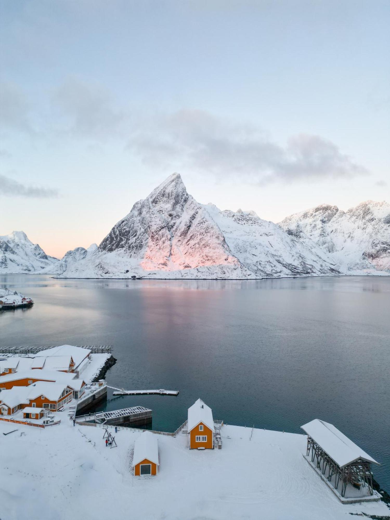 The Famous Yellow House Reine Exterior foto